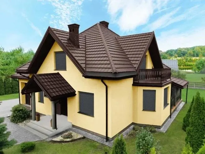 Idealna podbitka do brązowego dachu – wybór, który odmieni Twój dom