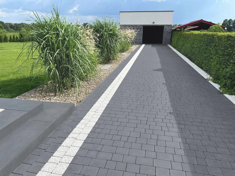 Kostka brukowa – 10 pomysłów na funkcjonalną aranżację ogrodu i podjazdu
